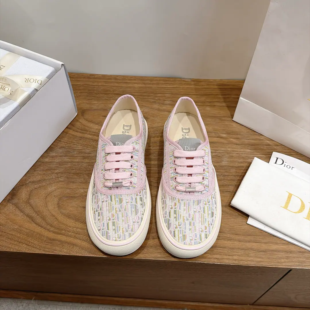 Aircraft box Plant prices Dior Dio.2026The early spring new money.SaltwindThe pattern is a low-coloured jelly-coloured girl's shoes. Market Top Top Top Advanced Version Material:The shoes are covered with embroidery.+In the fabric of the environment.+Original OpenTpuGroup Bottom Bottom:3CM Size:Female size35-42Standard Code(.40.41.42Custom without re-offer)