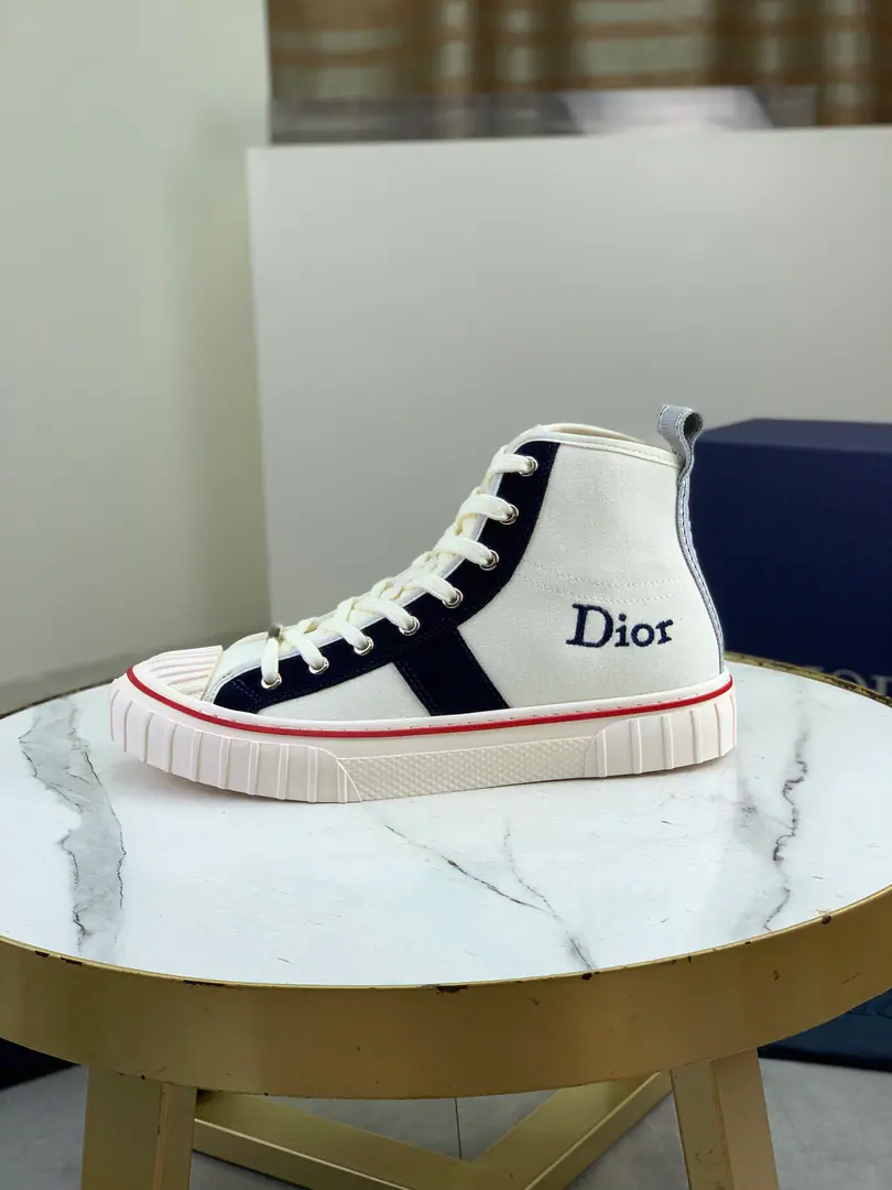 Plant prices Top Version Dior Dio. New Gatang./Low-band canvas shoes.!The stylish embroidery in the old sails and shoes., These two are a touch of regenerative gloom., Shell heads are combined with impact coloring designs., I'm always wearing fashion flu.! 💚Fabulous.:The canvas. 💚Uchi.:The canvas. 💚Codes: 35One.45 Men38.46.Women40Do it. Full package 💚Otsumi!:TPR