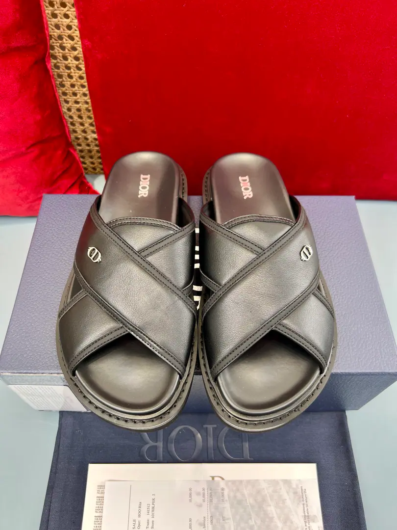 Men👨🏻Plant price, New paragraph 🆕Dior Aqua A man's slippers are elegant and leisurely.. - I'll take a D.～Ash CD Diamond Reconstruct the canvas., Inspired by the... Dio～Archives. Match“D”Signs and commo-tone bottoms, It's easy to match shorts or jeans., Make a fine shape.. Codes: 38-47 (38.47I'll make sure I don't change it.)