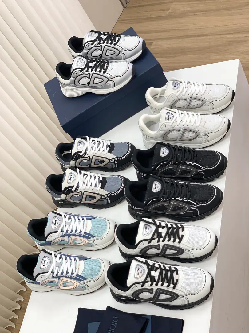DiorSynchronise Action, 2024Autumn and winter brand new., A couple's fashionable leisure sports dad's shoes.‼️ This one.Dior Chrono A new set of sports shoes for the autumn dress., The grey web-eye fabric and white technical fabrics were carefully prepared, ♪ With a reflection“CD30”Graphical signs, Heel and tongue.“DIO～B30”and“CD30”Mark. A particularly light carving rubber soles with a symbolic dot-up., The internal sling details shape the ideal comfort of wearing the experience.. It's a mix of leisure styles., Showing the modern style of fashion.！ Fashion custom technology webpads/Head-decked cow skin., I'll put my feet in the airnet eyecloths., TPUModular combinations！ Original Box Packaging, Size, 35 36 37 38 39 40 41 42 43 44 Positive！