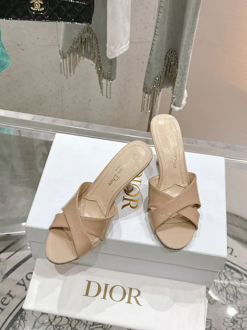 🏧𝐃𝐈𝐎𝐑The Dio New Series Pearls and cross-heel slippers. Shoe-sides are painted./Drilling. Inside, inside, inside, inside. Italian original cow-skin soles. He's tall.: 8cm Codes: 35-39 [40/41Custom]