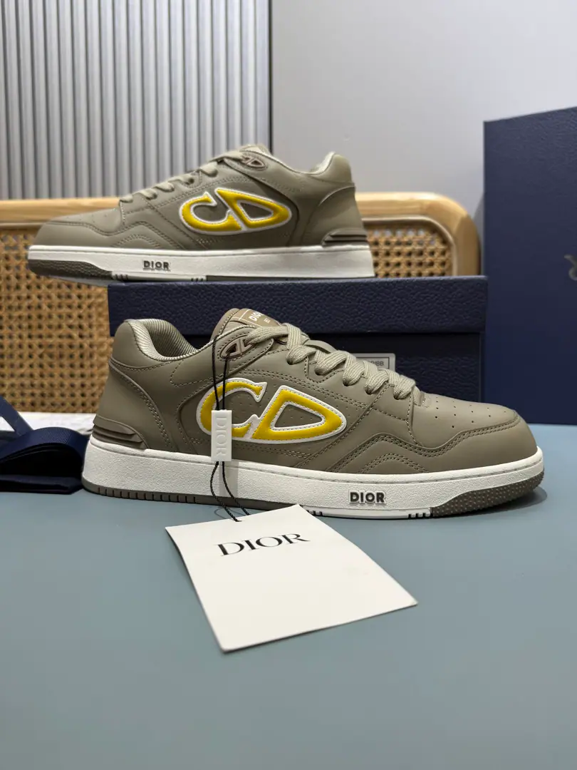 Men👨🏻, Top-level requisition versionDio*✖️kawsJoint contributions Restricted versionB57Jay Chow's same guy.Dribble Low gang sneakers. Precision of originalCP！Infinite approach., Crafts and crafts. The people must be given a pair of hands.🐾 #diorThe Euro-style.NMultired cards, Low-saturated color is a lot of fun. It's hard to be unloved by a simple wind.💓💓 Fabulous original customize top-level head-heading skin, Sidesark DIO* AND KAWS Mark Up, Redone the brand symbol with a colored snake.. The fashion is just full.！♪ And quality and beauty and beauty！Original custom striped airnet sheet, DoubleTPUOriginal Bottom, Super-fine shoe bottom puncture(The details must be a huge fan of it.) The original uniform shoes have chips on their right and left feet.NFCSensitivity directly into the network.. Recurse ceiling level Full package of fine airplanes. Please accept my quality.‼️ Please be careful with the market traffic.！ Codes: 39-44（Men38/45I'll make sure I don't change it.）