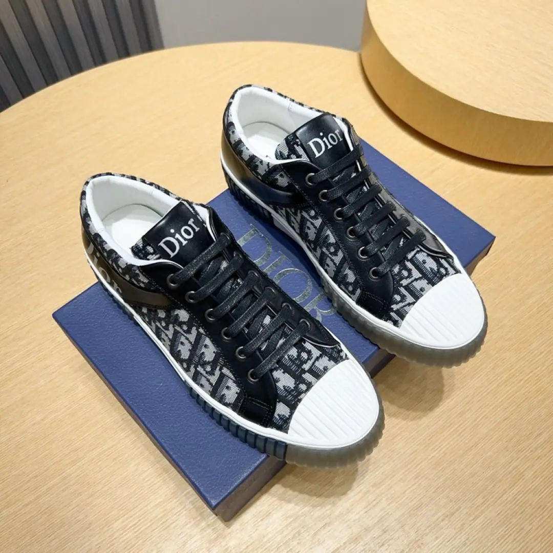 🇨🇳 【Dior】Dio.✨Sync online👏 This is a new set of leisure shoes., Continue Di*rThe classic style of the. Shoes face is made from original fabric, Combining original textures, The back end of the shoe and the heel have branded details., Raise the tone. It's a lot of fashion.. It's a pair of jeans or casual pants., Making leisure models. Size: 38-46（45 46 Do it.）