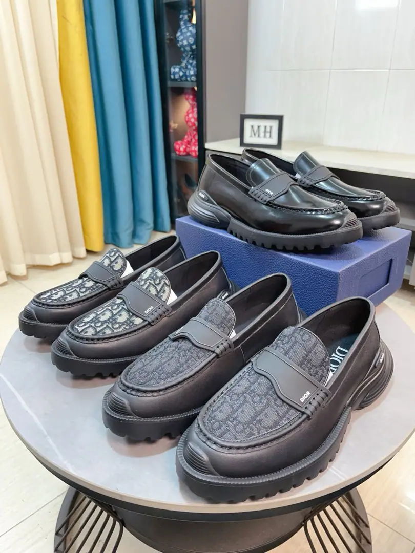 Get out of the factory.👀【Dio. Dior 】The network selects all materials carefully drawn from the original material.💥Just the best and best shoes.😡The shoe face is combined with a piping of the same material as the one in the cabinet.💥TPROriginal Base💥Codes:38-44💥