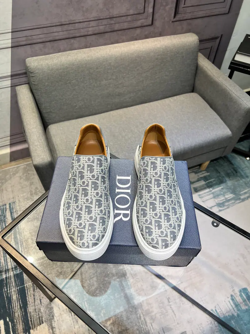 Latest Dior Delivery, Using imported flower fabrics with a skin design for cattle👍Into the airnet., It's comfortable., Easy., Original, head starter., Official Network1: 1, The bottom of the private model., Slide-proof, Colours, Multi-Currently Optional, Codes38One.44（45Custom）