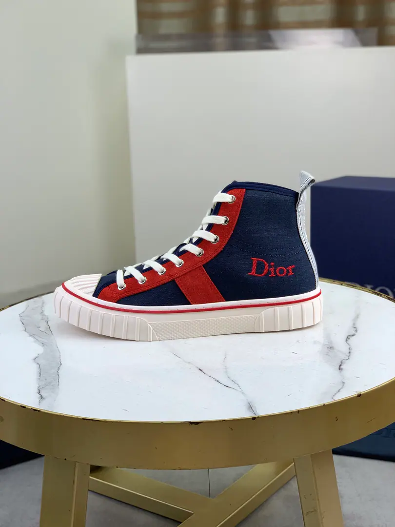 Plant prices Top Version Dior Dio. New Gatang./Low-band canvas shoes.!The stylish embroidery in the old sails and shoes., These two are a touch of regenerative gloom., Shell heads are combined with impact coloring designs., I'm always wearing fashion flu.! 💚Fabulous.:The canvas. 💚Uchi.:The canvas. 💚Codes: 35One.45 Men38.46.Women40Do it. Full package 💚Otsumi!:TPR