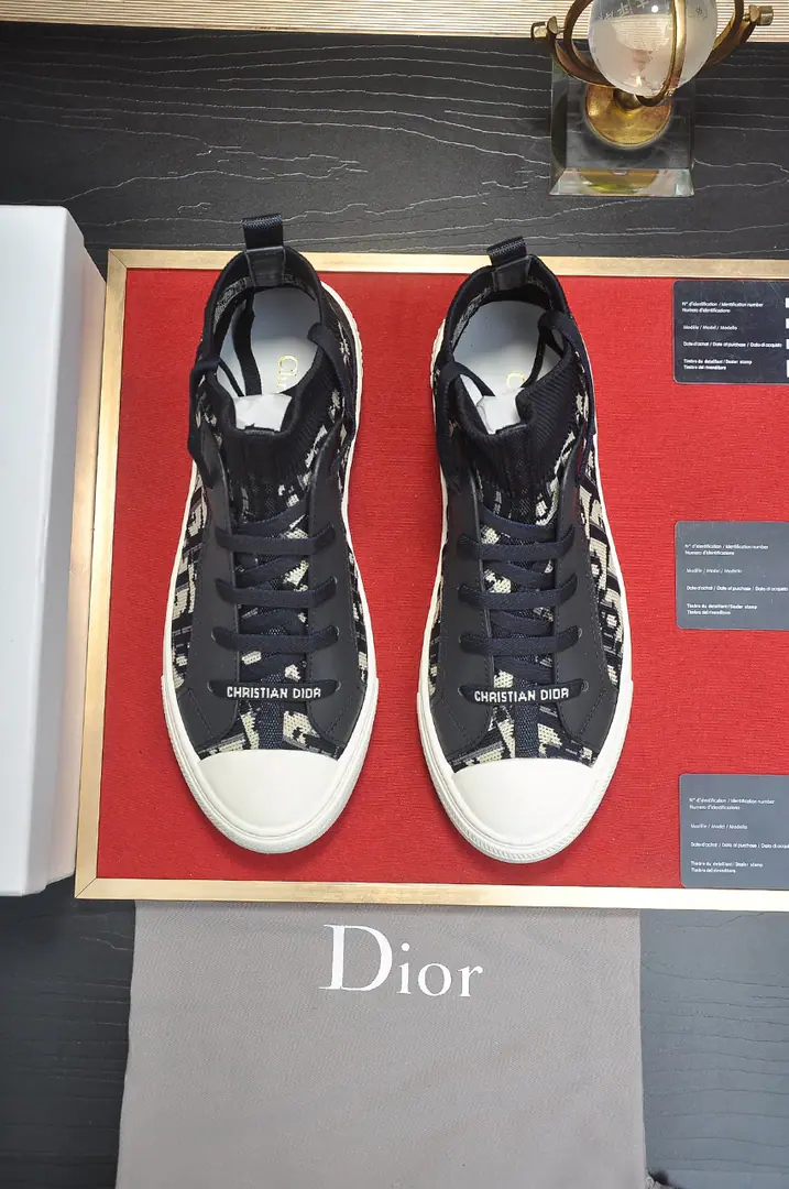 Get out of the factory. 【Dio.】Walk ‘n’DiorA couple of embroidery cotton.👩‍❤️‍👨Leisure shoes., Use quality, White rubber bottom., Pure cotton embroidery on the shoe., Show your personality., Use of shoe tongues and shoelacesChristian DiorMark Decoration. Water, in the sheep's skin., Skins and feet.. Couple money.（Female35-40Code）（Men38-44Code）