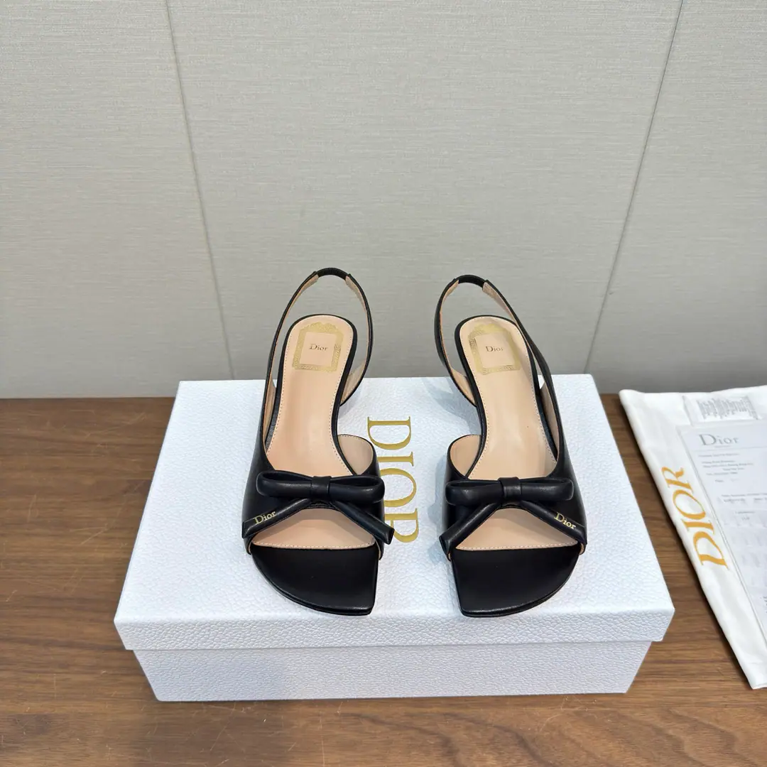 Dior 2026 s New paragraph Butterfly knots.🎀logo - Heel sandals. Shoes.🩴 Classic embroidery process High Version Cats and sandals. Material:Shoe-faced sheep's skin. Original consistent high-temperature water-consolable cotton electrocution technology+In the skin of the sheep.+ Double Layer Italy is a big-ass country. He's tall.:Floor1.5cm size: 35-41, 34.40.41.Custom