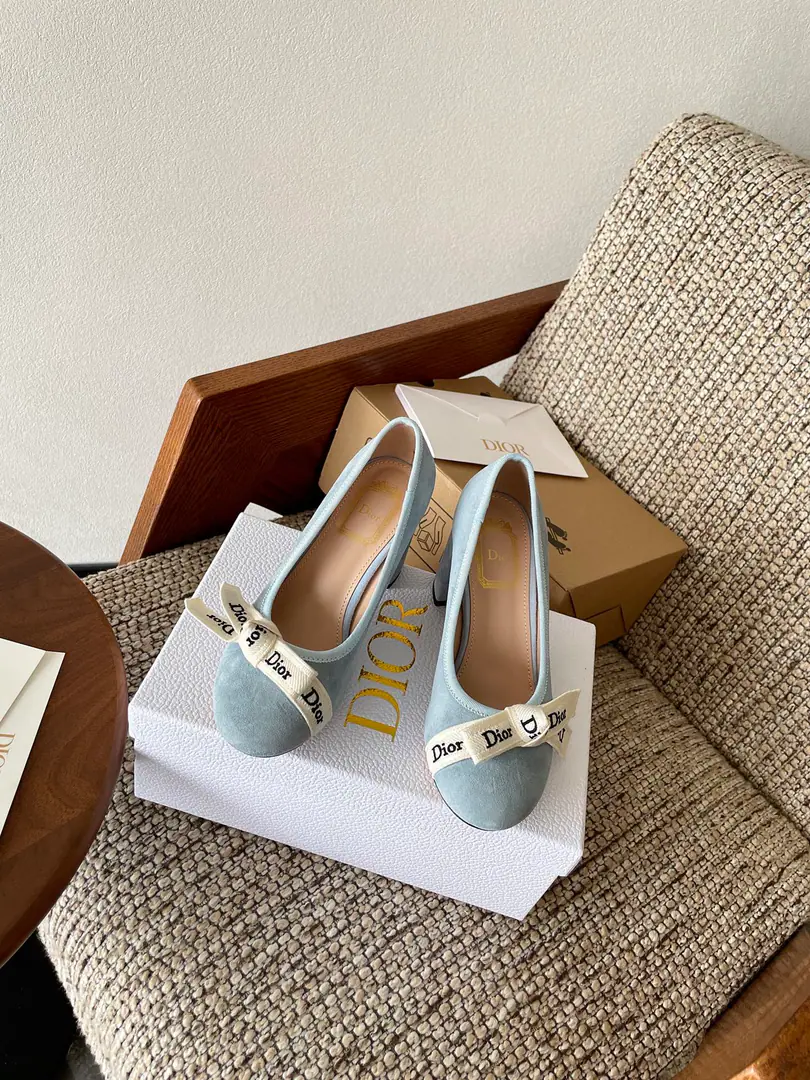 Dior | Dio. 26Spring and summer embroidery.logoWeasels of butterflies tied to the bottom of the round Mary Jane's shoes.！ 🧡💚2026Spring and summer brand new. Top Version⚠️ The owner of the counter is making a new offer. CDButterfly with Mary Jane's ballet shoes. New hardware.🆕 Requisition level！It's a great sense of excellence.！A huge amount of money from domestic and international bloggers., Old and fashionable. 💎The upper toe blew up.！The boss's push.★ Shoe.:Use of mixed-import sheep skin Inside, put your feet on the inside.:Importing crystal sheep skin Otsumi!:Italian imports are so colory. Codes:35-41（40 41 I'll make sure I don't change it.）