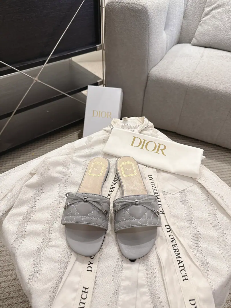 Base Dior Dio.2026Spring and summer.BalletSeries The electric tweeded butterfly with pearls. CDThe star is the same. That's a big one. Size: 35-41Standard Code（40.41.Custom without re-offer）