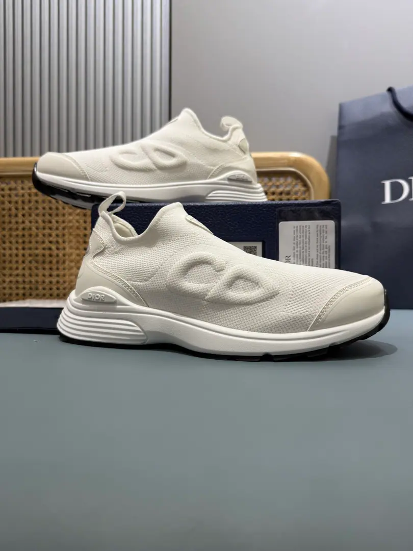 Top Men🧍‍♂️Plant price, This one. B30 The shoes with the socks and the sneakers are... DDon't make a classic new one., Fashion and sport.. The redesigned formula is carefully designed using materials such as Navy blue-feather., I'm not sure. CD30 Mark Up, I'm not sure I'm going to be able to tell you how beautiful I am.. The tongue and the back of the shoe are in silver. D B30 and CD30 Mark. The light texture of the rubber outside highlights a lot of classic details., Internal ballistic design, To build the desired comfort.. It's a mix of leisure singles., Make a fine shape.. Help with the face material.: Texture, Cow-cutter. Except decorations and decoration lines Side and back side CD30 Mark ♪ Shoe tongues on the D B30 Mark Internal ballistic belt design, Steady match. White lightly texture rubber external matching DSigns and black edges The bottom of the pairs of shoes is scalded with Dio, CD30 and B30 Mark Size: 39-47 (47I'll make sure I don't change it.)