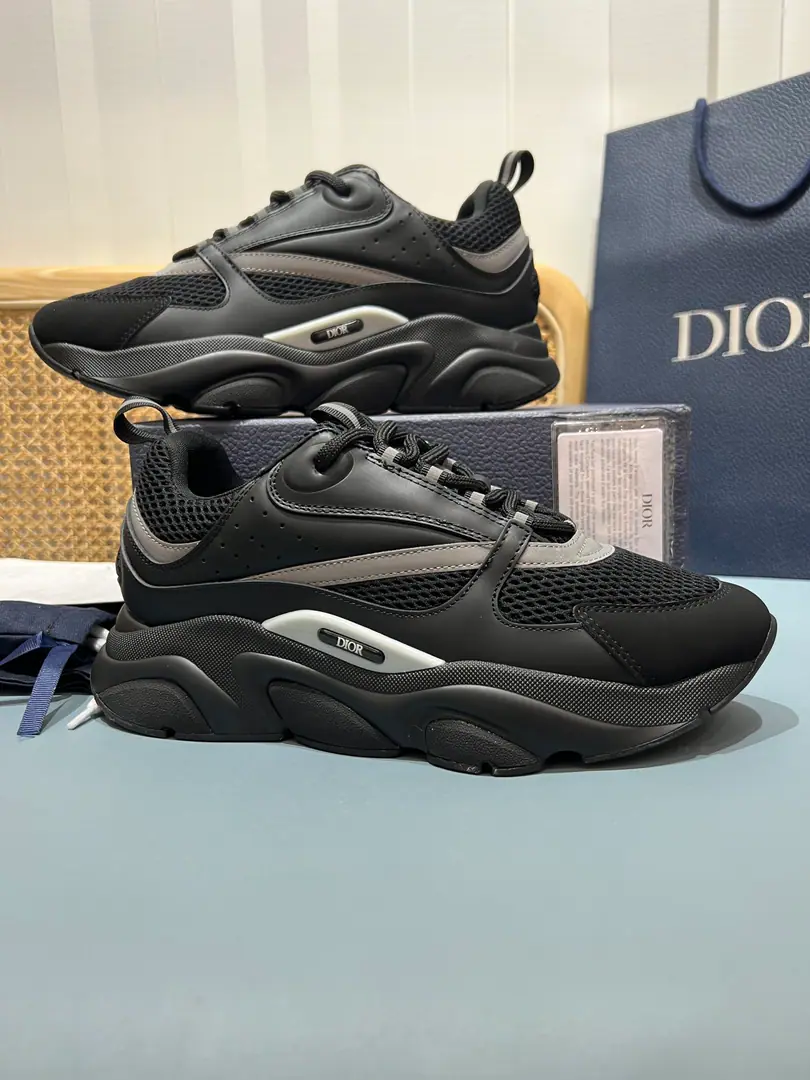 Top Men👨🏻Plant price, Dio*Dio.B22Series of sneakers. The inspirational low-banded contour from the retrorun run shoe is the use of gray cow leather and blue and white web-eye fabrics to bind the shoe face., It's a black match., White and blue rubber shoes.. Blue eye-folded shoe tongue and heel support nylon ribbon decorations., Sidesark“Dio～”Logo. It's a sharp contrast to the suit., Add a fashion breath of sports clothes to your appearance. The thick is a lot higher.4cmLeft and right～ Codes: 39-47（46.47I'll make sure I don't change it.）