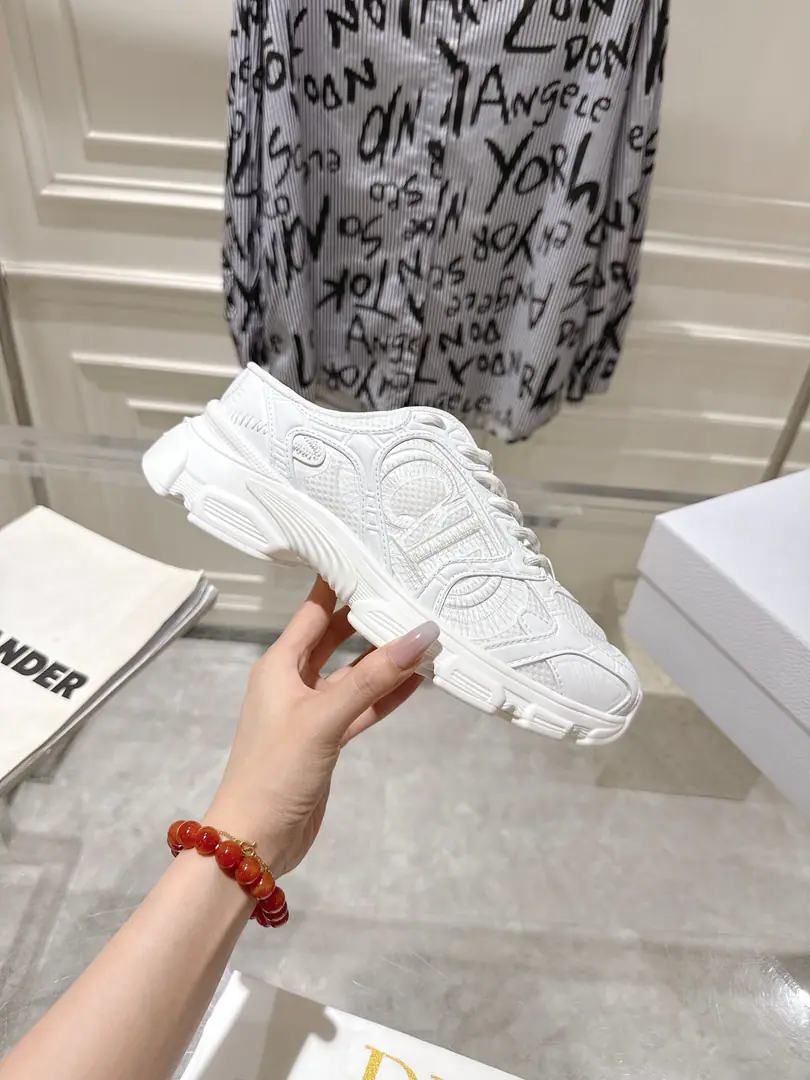 🏧𝐃𝐢𝐨𝐫Top Quality Full New Series Classic.👫Couples with a head tow their leisure shoes. The prototype is a model. The details are welcome. The original shoe face of the grid. It's a nice airnet. OriginalEVAThe soles are so light and soft.！ Male and Female Code:35-45 [Women40.41/Men45Make a reservation.]
