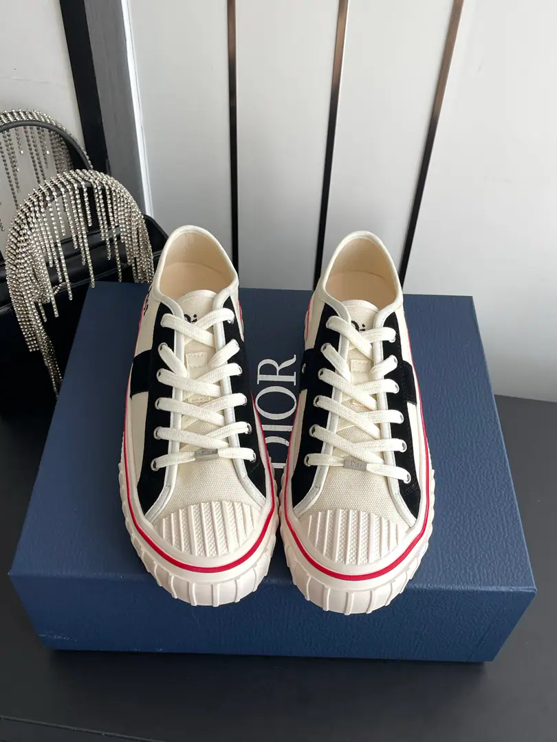 🏧𝐃𝐈𝐎𝐑The new Dior is a little bit of old-flake-ass dhow-ass. A little cliqued-up canvas with a loosely tuned ancient culture., The classic shell-shelled shoe head is a stylish gang., Collapse synthesizing design clearly., The classic old flower element is inflamed into the lightly lavish style., The straps are all designed to be sexual.. Shoe.: The canvas./Embroidery Uchi.: Bullskins. Otsumi!: Original version to open Codes: 35-45（Women40.41/Men45Do it.）