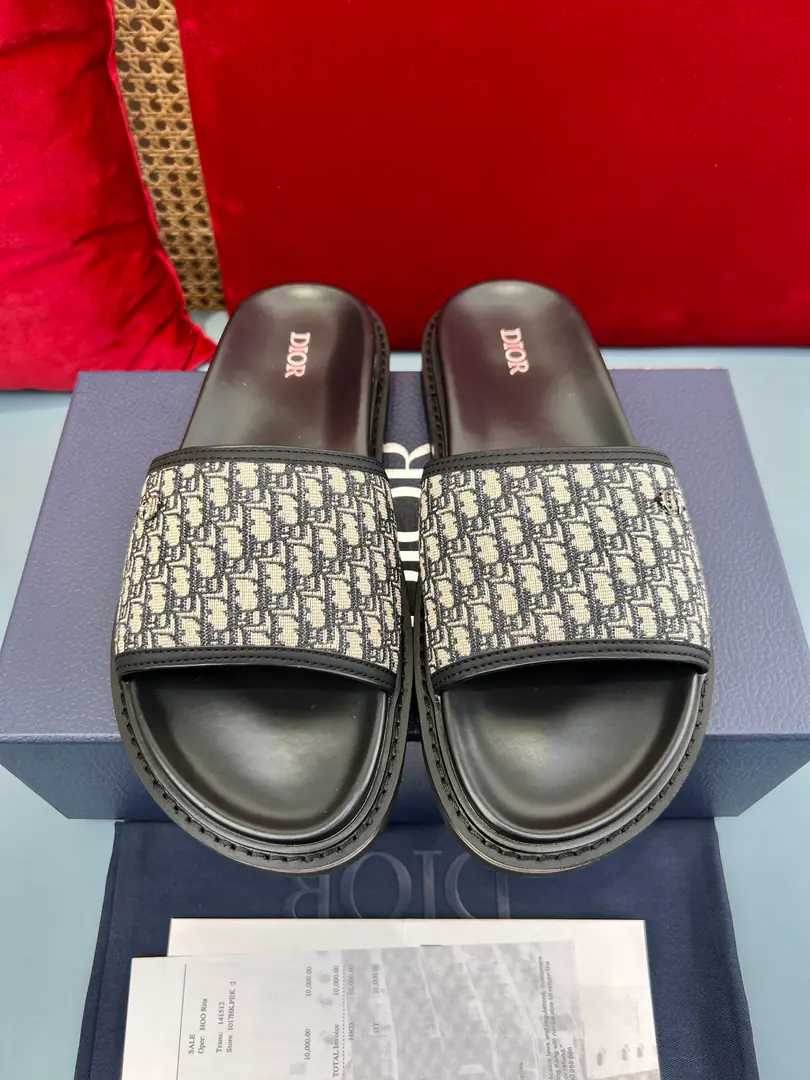 Men👨🏻Plant price, New paragraph 🆕Dior Aqua A man's slippers are elegant and leisurely.. - I'll take a D.～Ash CD Diamond Reconstruct the canvas., Inspired by the... Dio～Archives. Match“D”Signs and commo-tone bottoms, It's easy to match shorts or jeans., Make a fine shape.. Codes: 38-47 (38.47I'll make sure I don't change it.)