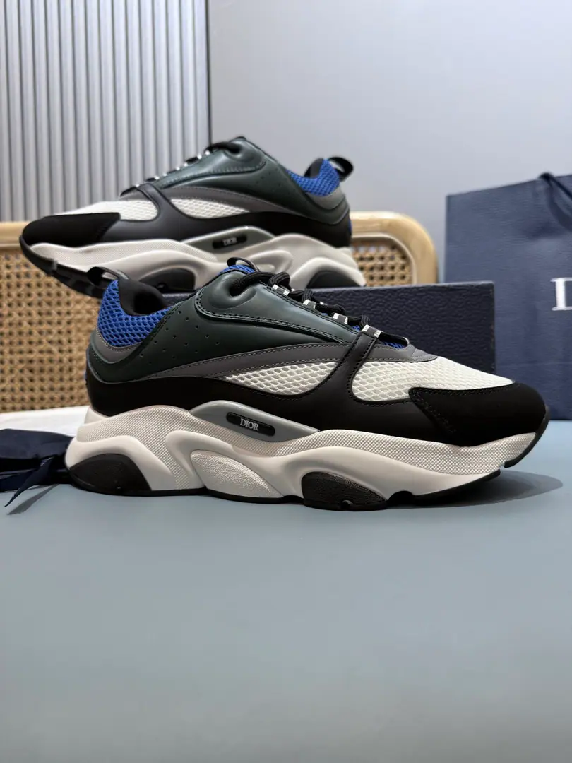 Top Men👨🏻Plant price, Dio*Dio.B22Series of sneakers. The inspirational low-banded contour from the retrorun run shoe is the use of gray cow leather and blue and white web-eye fabrics to bind the shoe face., It's a black match., White and blue rubber shoes.. Blue eye-folded shoe tongue and heel support nylon ribbon decorations., Sidesark“Dio～”Logo. It's a sharp contrast to the suit., Add a fashion breath of sports clothes to your appearance. The thick is a lot higher.4cmLeft and right～ Codes: 39-47（46.47I'll make sure I don't change it.）