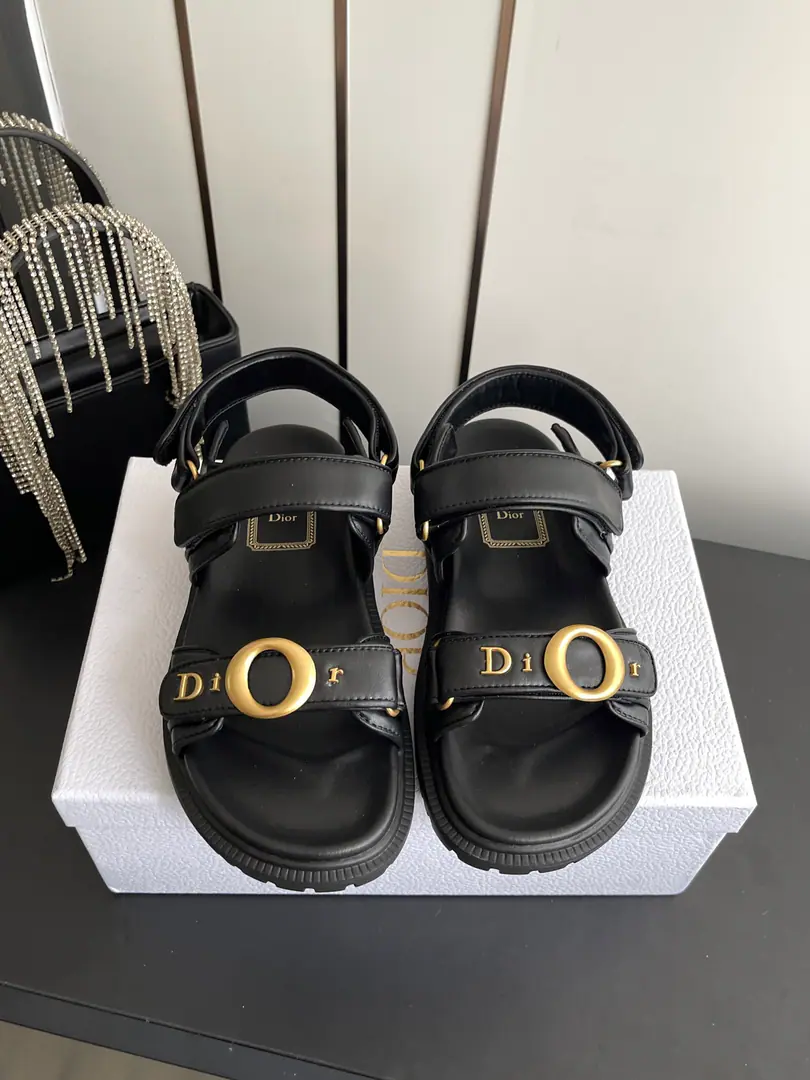 🏧𝑫𝑰𝑶𝑹 The new magic of Dior Springs during the summer with sand sand sandal sandal sandals.～ Classic A pair of feet., Use extra light., Comfortable special fabric making. The shoe-faced straps are magic-plugged., Metals in goldDHome.logoMark. It's a mix of different shapes., Show me the way to the Mortenian.. Comfortable 100%.！Nice foot., It's a hundred.💃🏽 ✔Shoe.: Original import of head-level cattle skin ✔Uchi.: Import of sheep skin ✔Otsumi!: OriginalTPUSlipboard Base ✔Codes: 35－41 (40/41Make a reservation.)