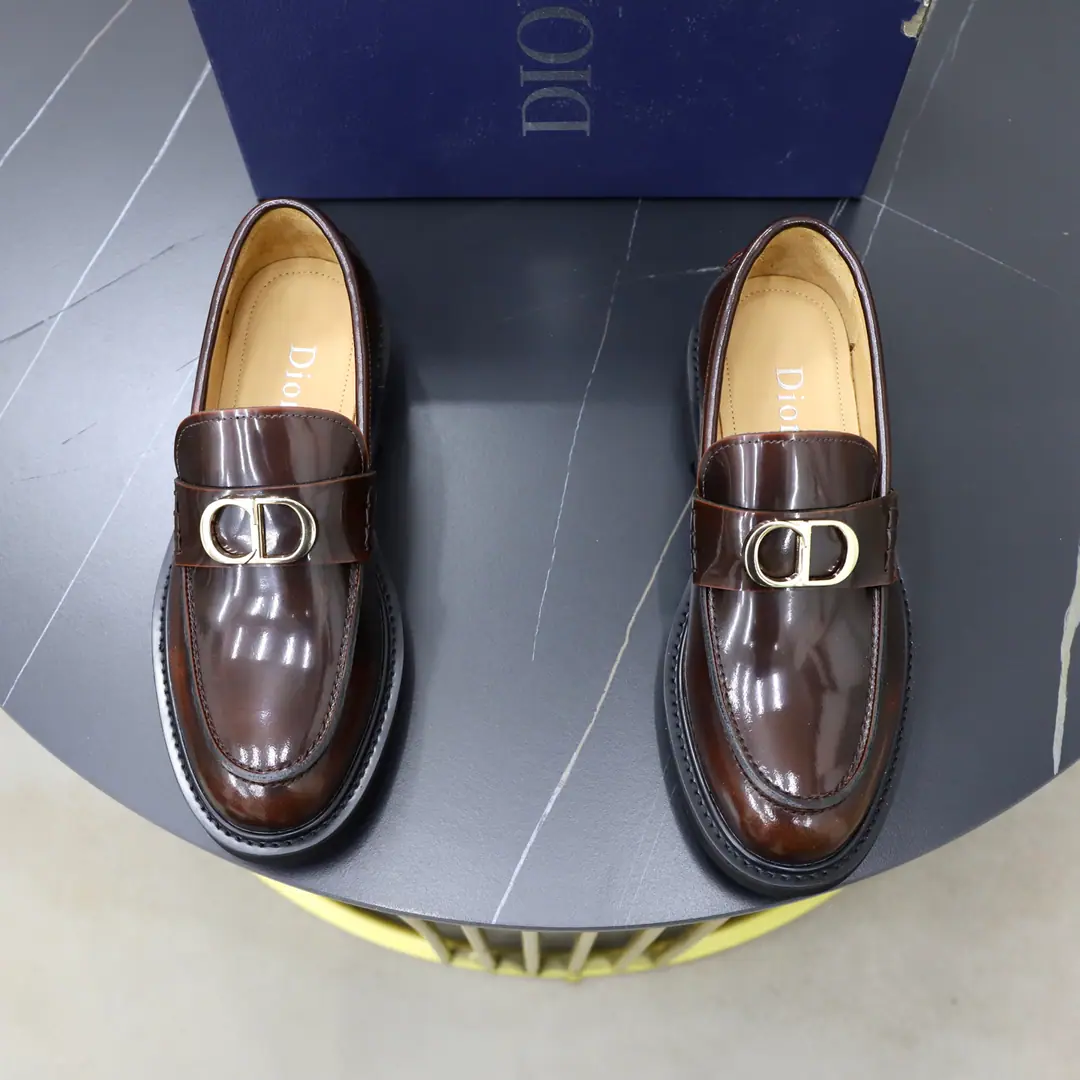 Get out of the factory. 🙅‍♂️🙅‍♂️🙅‍♂️In the cow's skin. Brand: Dio.DIOR Standard Code: 38-44（45Make a reservation.） Level: Same as the other two. Materials: The original high-end cow cover. In the cow's skin. Slipperproof, soft and heavy. Type: Men's fashion boots. The noble luxury of the great elements. Top luxury. Colours: Physical Image Colour