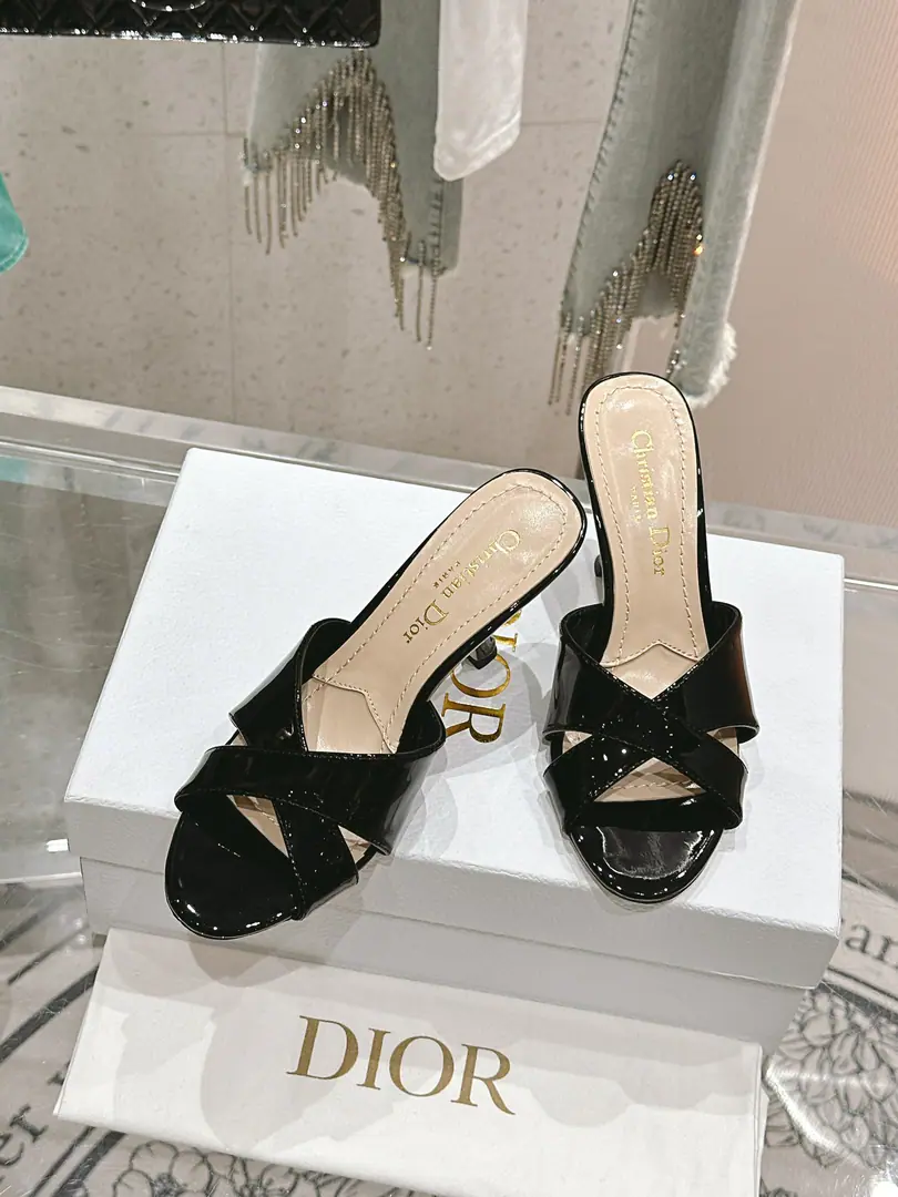 🏧𝐃𝐈𝐎𝐑The Dio New Series Pearls and cross-heel slippers. Shoe-sides are painted./Drilling. Inside, inside, inside, inside. Italian original cow-skin soles. He's tall.: 8cm Codes: 35-39 [40/41Custom]