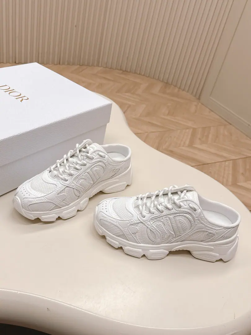 The latest dad's half-drawn. Couple money. Dio. Dior Chrono New leisure sneakers, old dad's shoes. It's really cool., The future is so strong.!Really good.！Once again, the idea of Diocuncupation was played out., Lucky star is good luck for you., It's brand new.EVAThe soles are so light and soft.!The original is perfect.！Full-to-Purpose Material Modular！！35-46