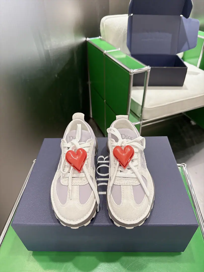 Append60（k )Dior Dio.Squash Thick, low-lying, leisure shoes. Sports shoes‼️ This Jonathan.·Anderson. (Jonathan Anderson) It's a design. Dior Squash The sneakers use the surface of the shoe to sew structures., Show a modern face., It's cozy and fashionable., Chan Dior The factory's brilliant shoe-shoes.. Soft and air-eating cow leather with long-lasting nylons and light shoes., Comfortable design can be a great way to upgrade the style.. Subject: Cow leather., Technical fabric Refried.: Technical fabric, The leather shoes and the tongue and the heels. Dior Sign sided by Dior The embroidery low-straps open the back. CD Ti La RingPU The middle end is a galaxy pattern.TPU It's outside the dent. It's carved. CD Mark Codes: 39-45