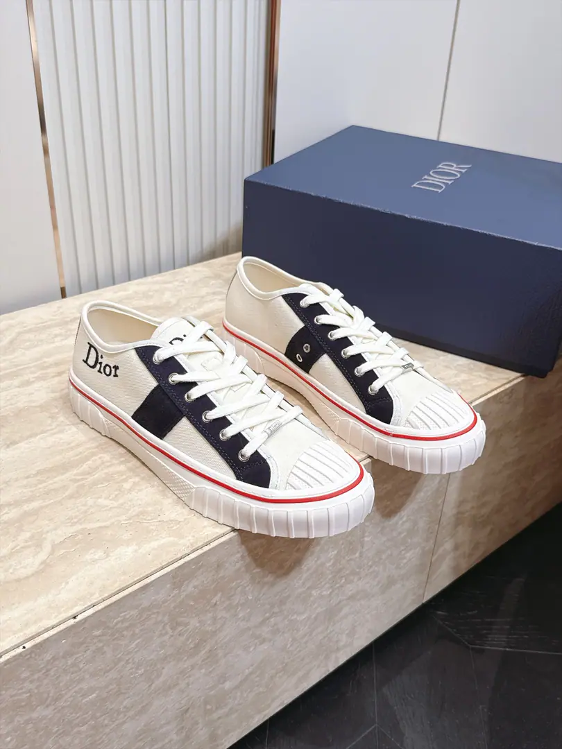 Top Low Gang! - Hot couple money. Dior Dio. 26New 7-Jen-Jin-Seven-Seven-Seven Series Leisure shoes. This season's singles come from the Seven-Seven-Seven Valentine's Series., This one.HooperThe sneakers were designed by Jonathan Anderson., ♪ As a sign of fashion ♪ Re-enact the ancient sports style., A simple canvas., It's a very elaborate piece of fabric with a classic old stampede with a velvet-faced leather patch., It's a clear match with the one-size-fits-all of innovation.,The most visible designs are modern classics., It's nice and clean and bright., The youth is full.. The canvas is light and not boring., It's basically all the daily clothes. Waterwashing Cowboy., Leisure pants., Can you get your pants together? It's a big one.logo, It's highlighted by the fabric and the layout. Sensance, ♪ And watch and wear ♪ It's a non-obsolete old-age recreational shoe. Not only the same man and woman Couples are also a couple.ok！Full-to-Purpose Material Couple money. 35-46Code