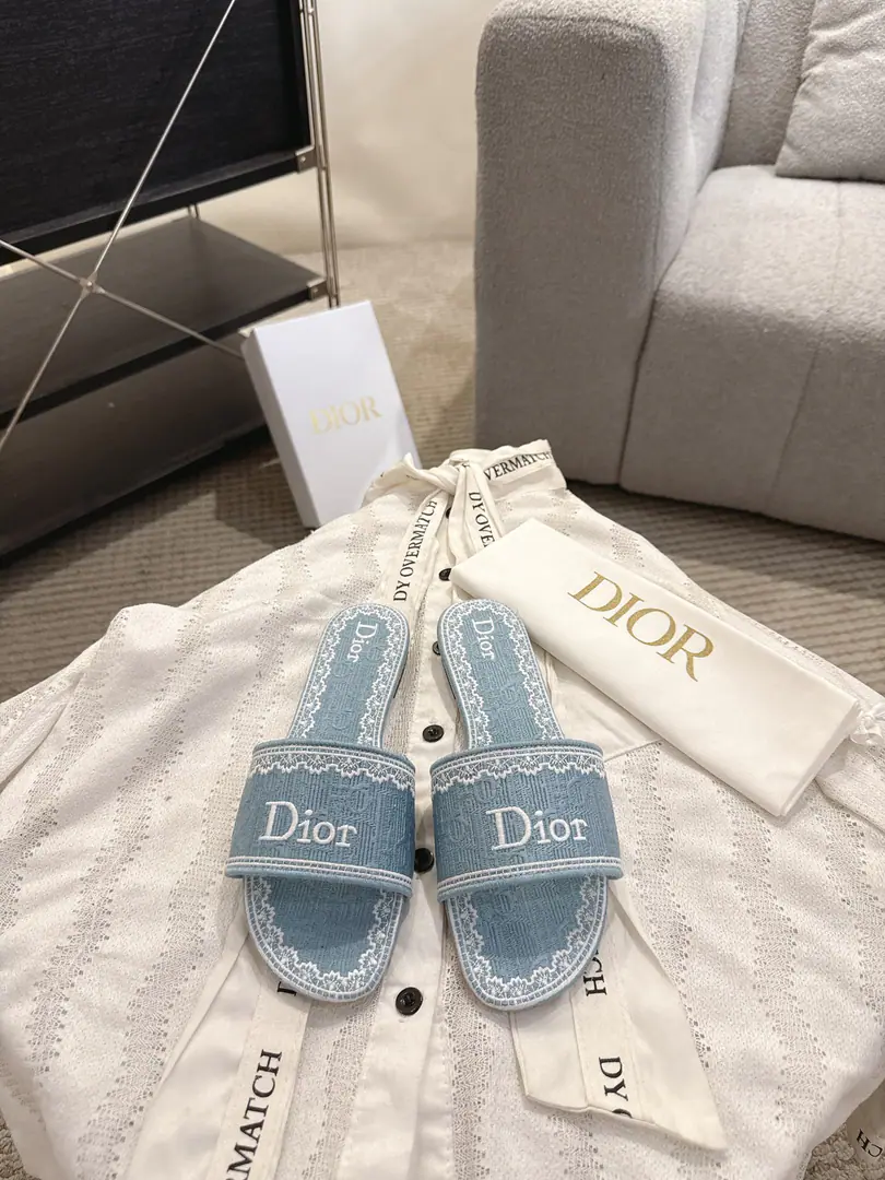 Floor Dror2026♪ Spring and summer ♪ CD•Ms. Dio has a long-term embroidered slipper. Christian Dior has always been a gorgeous and elegant noun., In fashion, the top of the world.👍 Especially worth mentioning.: A salivation.✨Pattern, Re-presentChrstian DiorOne of the precious symbols.✅ Original version*Full package More than 100 colors. ◽️Shoe.: Top-of-the-line embroidery cotton cloth. ◽️Uchi.: Import of sheep skin ◽️Otsumi!: The original is really leather. ◽️Codes: 35-41 (41Do it.) ⚠️⚠️⚠️Because of the color., Individual colours to be ordered, No, no, no, no, no.