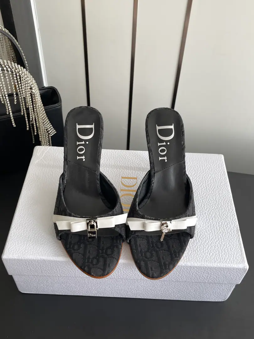 🏧𝐃𝐢𝐨𝐫New paragraph The Chinese key is a high-tock slipper. Princess Fan is a great girl. The color is very colorful. A charming recollection. Summer necessary. It's not just for work, but for regular wear. It's definitely full of freshness.💃🏽 The original shoe face special material Inner sheep's skin. The Italians are so rich. He's tall.8.5cm Codes34-42 [34 40 41 42Do it.]