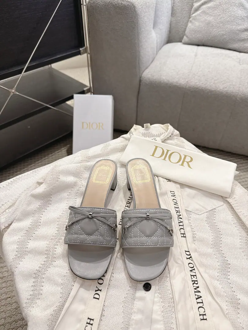 Plant price Dior Dio.2026Spring and summer.BalletSeries The electric tweeded butterfly with pearls. CDThe star is the same. That's a big one. Size: 35-41Standard Code（40.41.Custom without re-offer）