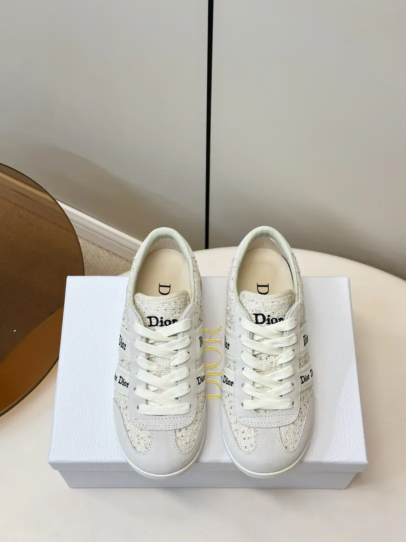 Dior｜Dio.26ssNew German shoes.​​ Weaving stylish sneakers 🌸Dior- Tetsu., - Oh, Pete.+Scratch, The color is too gentle., Side“Dior”The strap is so well-known.✨. The rubber soles are comfortable and durable., Daily commute, The campus is full of them.OK！Retro-band design, It's a bunch of stylish., You can fly a dress and a casual pair of pants., Easy.get- A graceful style.～� Shoe.: Deer skin./Silk/Wrote Sling Uchi.: Lamb skin. Codes: 35/40（40.41Make a reservation.）