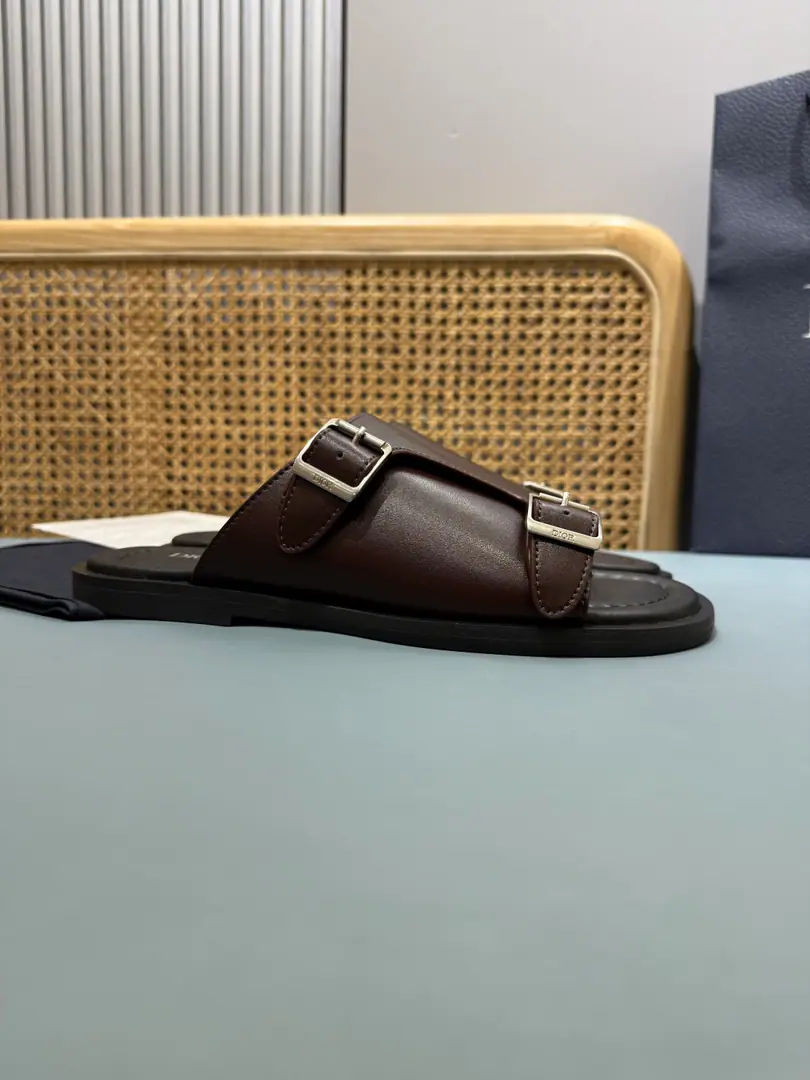Men👨🏻Plant price, New paragraph 🆕Dior Aqua A man's slippers are elegant and leisurely.. - I'll take a D.～Ash CD Diamond Reconstruct the canvas., Inspired by the... Dio～Archives. Match“D”Signs and commo-tone bottoms, It's easy to match shorts or jeans., Make a fine shape.. Codes: 39-46 (46I'll make sure I don't change it.)