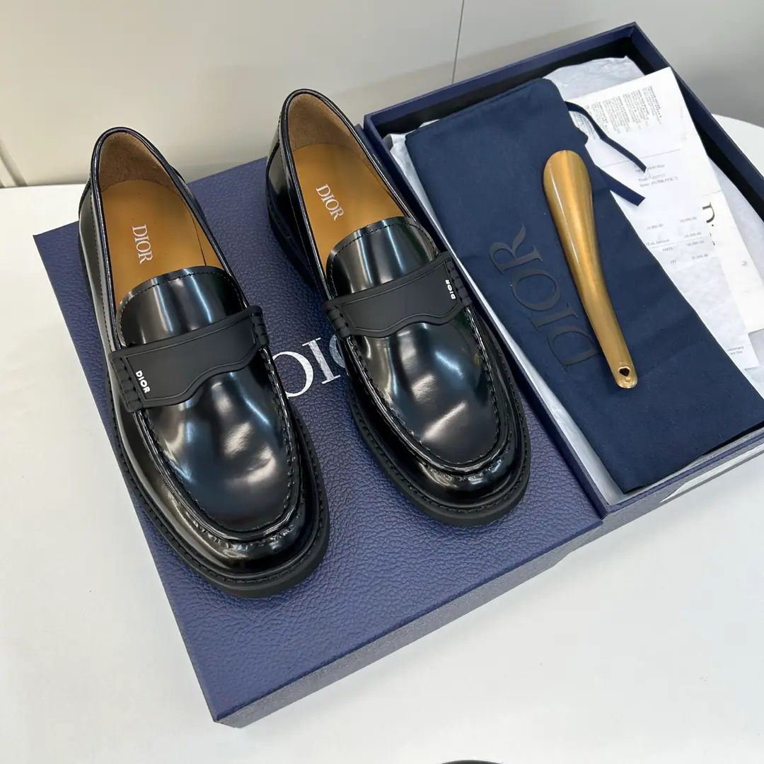 ⚠️【Dio*】 ⚠️High Quality, Top crafts. ⚠️Men's fashion-class lyver shoes. ⚠️Positive: 39－44(5One.10） ⚠️It's so light and comfortable.！🐂Goods！Top crafts[John.]💯💯Italy imports all original skins.(It's super-high., A touch.), Into the inside, you'll be wearing a silk-faced cow.！Eclonic resonance pads., It's a very strong bounce.！Jacques is a combination of millers and smooth-forwards.！！It's super cozy.！38, 45I'll make sure I don't change it.