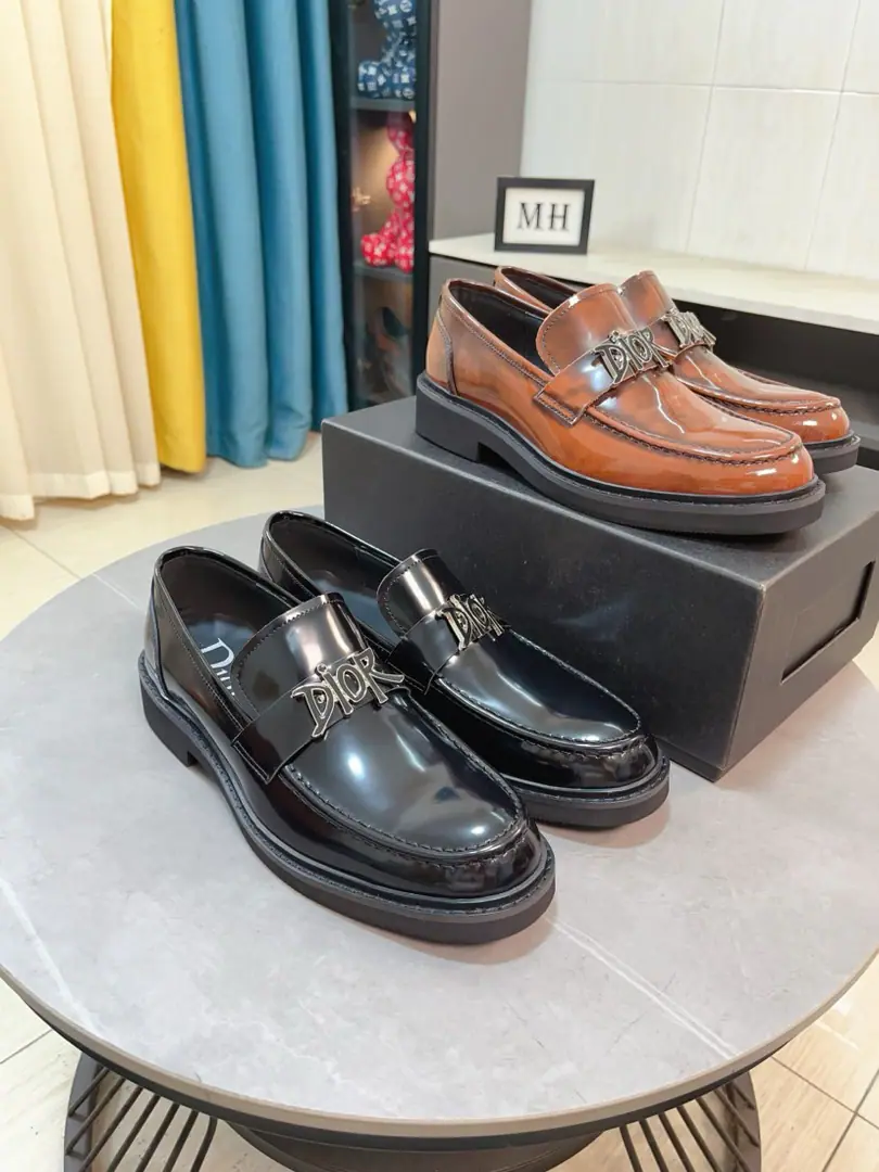 Get out of the factory.🌹🌹High-end【dior】Dior is wearing a leisure shoe. The shoe is coming in with a bead. ➕In black watered cow skins. It's a sweaty smelly. The original Italian is a very big one. The details of the work are impeccable. Jane's a classic. Black Wine.38-44Current45- It's a deal.