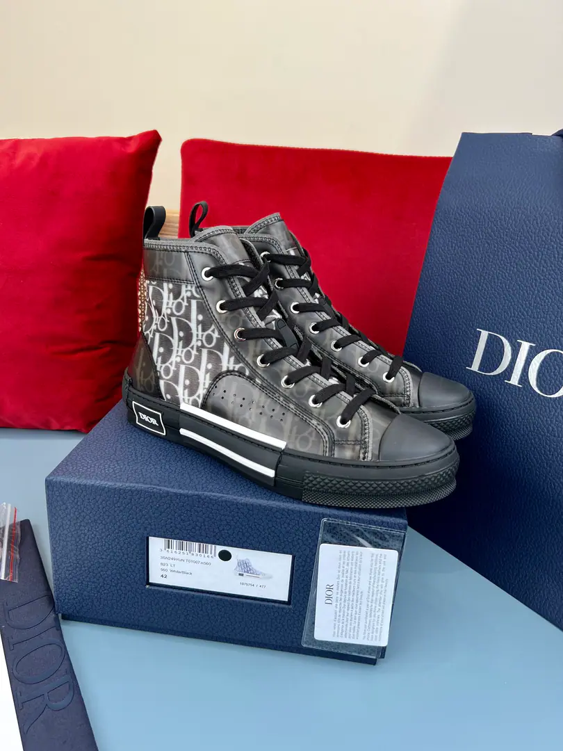 Couple money.👫Plant price, Top version original engravedDior Dio.B23High Gang sneakers. This one. B23 High-banded sports shoes use transparent web-eye fabrics andOblique Flank canvas folded with decorations, It's a huge effect.. The classic canvass details., ♪ Like a hole in the eye and a tie ♪, White rubber soles., We'll have to get the rounded shoe head and the back heel and the ring., ♪ Fabulous design and retro-channeling. Sidesark“DIOR”Marks and other contrasting details., It's easy to mix with a variety of leisure products.. * Oblique The bouquets are made of transparent collage. * Superfiber. * The rubber surface with reinforced shoes is paired with double-coloured plates. * Ruler Standard, It's recommended to be purchased by normal shoe code. * Size: Women35-40.Men38-46（45.46I'll make sure I don't change it.）