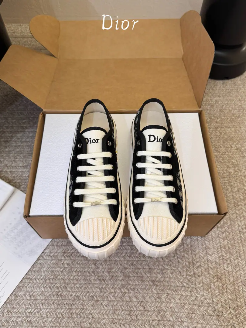 DiorDio.2026Walk‘nSeries Old flower. Embroidery Shoe. Leisure sports shoes Original procurement development Make the goods. This one. Walk’n‘Dior The thick-decked sneakers are a fashionable single., Raise the tone of the series. Oblique A tampon of embroidered shoes., It's a nice mix., Shoe tongue and Christian Dior Paris Signal shoelaces.. It can add fashion to the various recreational models. Fabulous.: canvas Uchi.: Breathe in. Otsumi!: Original original exclusive modeling material Size: 35-39(40.41Do it.)