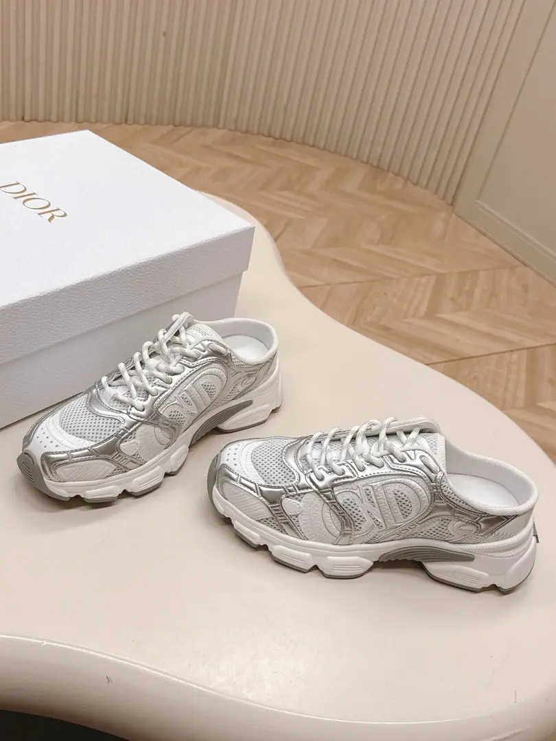 The latest dad's half-drawn. Couple money. Dio. Dior Chrono New leisure sneakers, old dad's shoes. It's really cool., The future is so strong.!Really good.！Once again, the idea of Diocuncupation was played out., Lucky star is good luck for you., It's brand new.EVAThe soles are so light and soft.!The original is perfect.！Full-to-Purpose Material Modular！！35-46