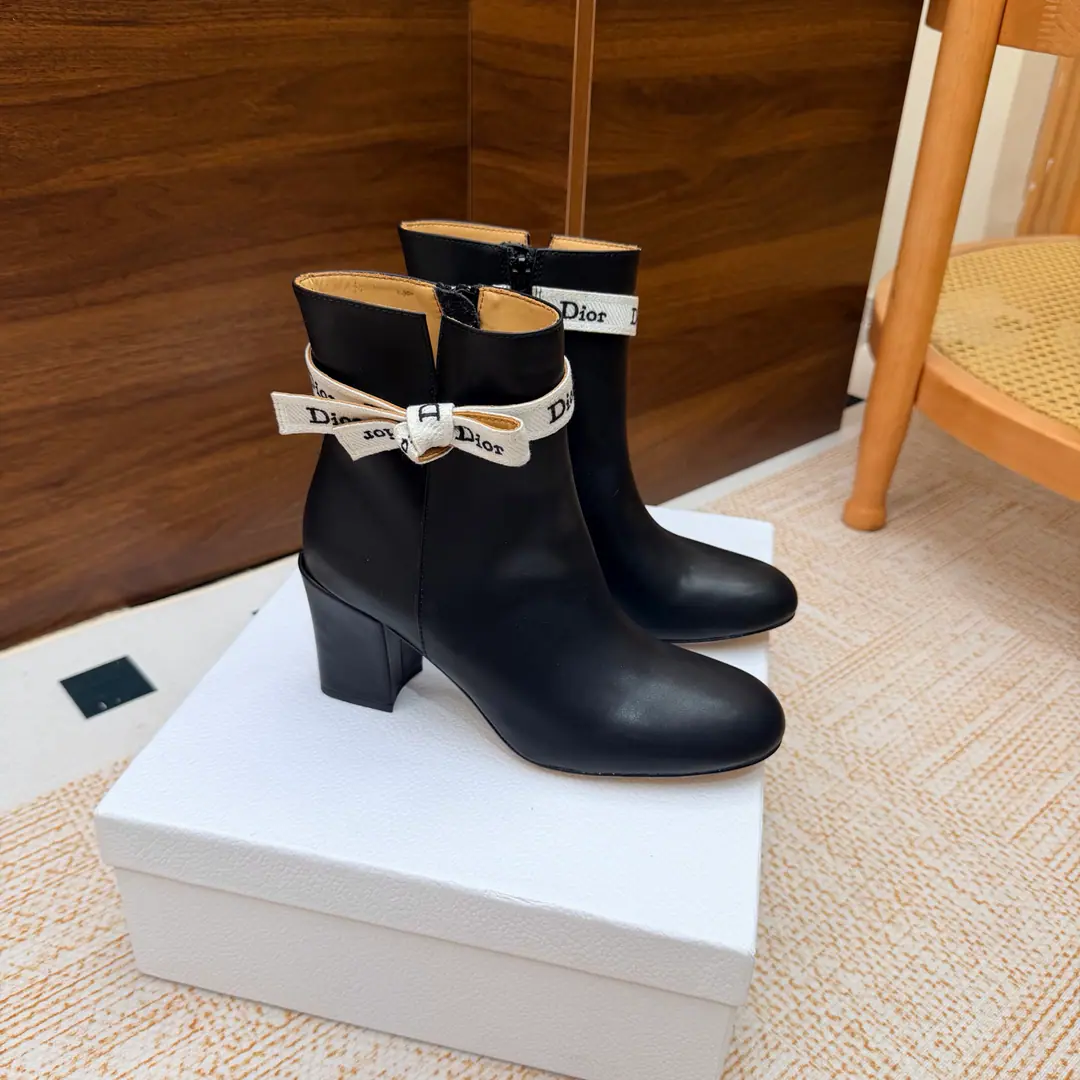 ⚠️Dior | Dio. ²⁰²³ 𝐬𝐬 2026Autumn and winter money. ⚠️ English boots./Boots.🎗Series, Who doesn't want a pair of cool English boots? The owner of the counter is making a new offer. Martin Inren's hardware is new.🆕 ❥Requisition level！It's a great sense of excellence.！A huge amount of money from domestic and international bloggers., Old and fashionable. 💎The upper toe blew up.！The boss's push.★ ▪️Shoe.: Original custom-made cow skin ▪️Uchi.: Imports of sheep's skin ▪️Otsumi!: The original is really leather.（7.5cm） ▪️Shoes.: 35-42（40, 41, 42Custom without re-offer）
