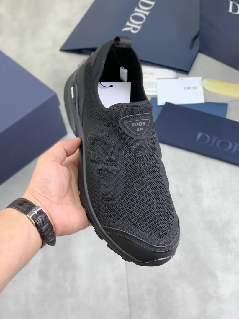 Plant prices ⚽️ Dio.Dior Chrono High-Video flying shoes 2025NewB30Series, Weaves white and black The sidekicks are printed on a computer. CD Mark, Star patches and heels on your tongue. Dior Mark, The details are so obvious.. Inside with original colored webcloths, The body is supported by a whole of cryogenic styrofoams., And fill the light cotton with a soft foot inside.. A single-molder is used as a whole., Don't think about the bottom of your shoes and the decoupling of your accessories., And she's light and comfortable and strong and hard-lasting., A semi-element metal star with a pair of pairs of shoes and a finely woven, ♪ And make the high tide of leisure ♪. Colours: White Black Gray Codes: 39-45
