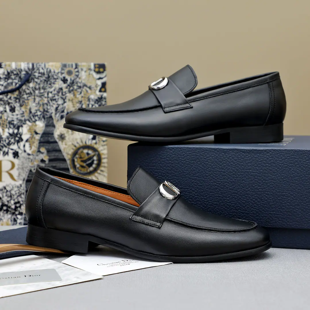Trade marks: Dior「 Dio. 」Business shoes. Positive code number: 38-44 （45.46I'll make sure I don't change it.） Commodity materials: Good-quality cattle skin with metal buttoned shoes. In the cow's skin. Original rubber floor