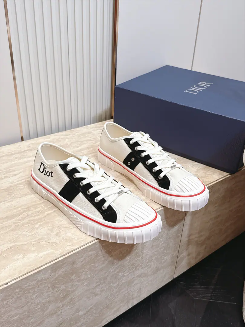 Top Low Gang! - Hot couple money. Dior Dio. 26New 7-Jen-Jin-Seven-Seven-Seven Series Leisure shoes. This season's singles come from the Seven-Seven-Seven Valentine's Series., This one.HooperThe sneakers were designed by Jonathan Anderson., ♪ As a sign of fashion ♪ Re-enact the ancient sports style., A simple canvas., It's a very elaborate piece of fabric with a classic old stampede with a velvet-faced leather patch., It's a clear match with the one-size-fits-all of innovation.,The most visible designs are modern classics., It's nice and clean and bright., The youth is full.. The canvas is light and not boring., It's basically all the daily clothes. Waterwashing Cowboy., Leisure pants., Can you get your pants together? It's a big one.logo, It's highlighted by the fabric and the layout. Sensance, ♪ And watch and wear ♪ It's a non-obsolete old-age recreational shoe. Not only the same man and woman Couples are also a couple.ok！Full-to-Purpose Material Couple money. 35-46Code
