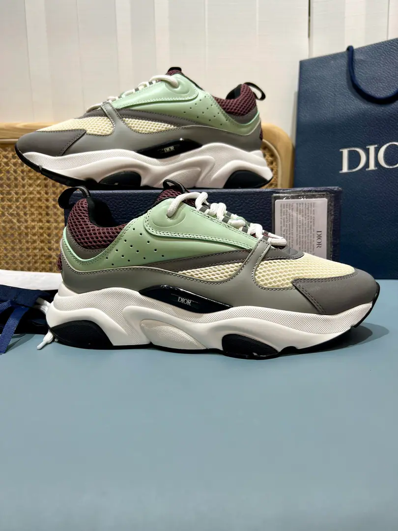 Top Men👨🏻Plant price, Dio*Dio.B22Series of sneakers. The inspirational low-banded contour from the retrorun run shoe is the use of gray cow leather and blue and white web-eye fabrics to bind the shoe face., It's a black match., White and blue rubber shoes.. Blue eye-folded shoe tongue and heel support nylon ribbon decorations., Sidesark“Dio～”Logo. It's a sharp contrast to the suit., Add a fashion breath of sports clothes to your appearance. The thick is a lot higher.4cmLeft and right～ Codes: 39-47（46.47I'll make sure I don't change it.）
