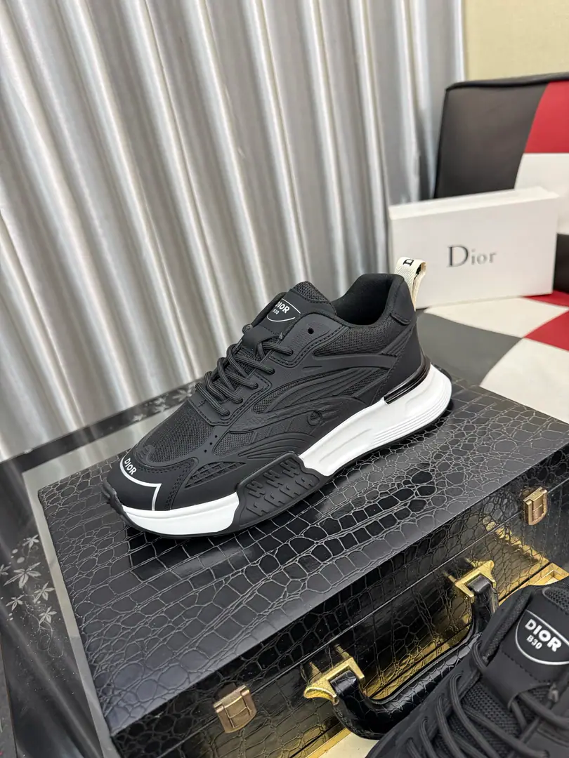 Get out of the factory.⌚️⌚️【Dior】Dior's leisure shoes., Use imported cattle skin pressure to match brand fonts, The back and the cow's skin are high., In the sheep's skin., It's comfortable., Easy., Original, head starter., Official Network1: 1, The bottom of the private model., Codes38One. ⃣️Colour Optional