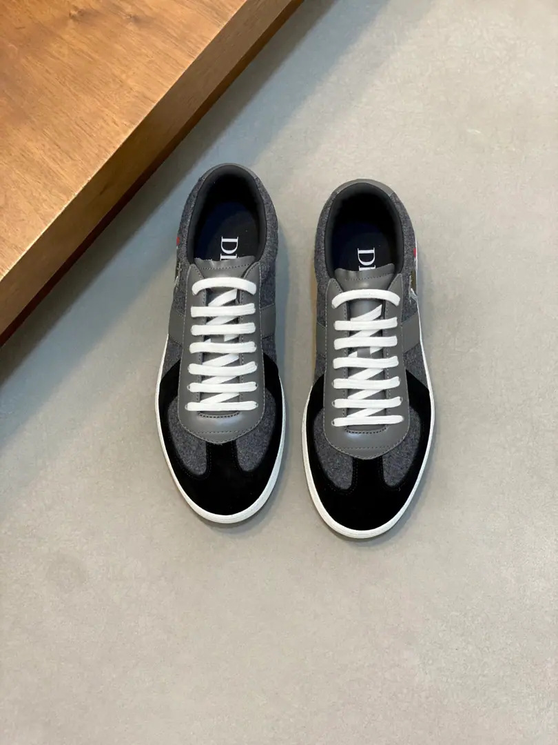 Dior ObliqueSeries of sneakers, - Oh, Pete.+Cow-skins., It's delicate and durable.. The side of the shoe is marked.ObliqueEmbroidery, The pair of su and red feathers., It's so well-known.✨. White rubber soles., Comfortable and graby., I wear a regular dress or a light exercise.OK！Both the tongue and the soles of the shoes.“DIOR”Marking, Full Details, Fashionable and practical, Yes.DiorOne of the classics.💙. size: 39-44（45.46Custom）