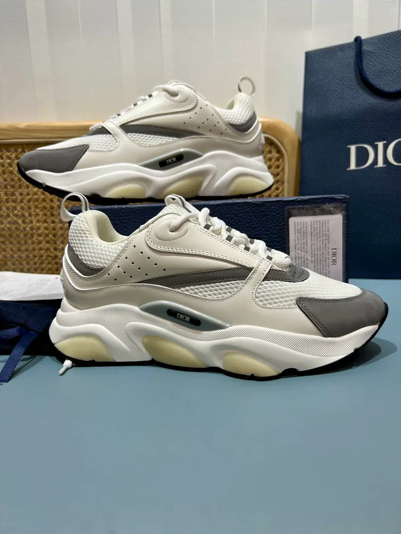 Top Men👨🏻Plant price, Dio*Dio.B22Series of sneakers. The inspirational low-banded contour from the retrorun run shoe is the use of gray cow leather and blue and white web-eye fabrics to bind the shoe face., It's a black match., White and blue rubber shoes.. Blue eye-folded shoe tongue and heel support nylon ribbon decorations., Sidesark“Dio～”Logo. It's a sharp contrast to the suit., Add a fashion breath of sports clothes to your appearance. The thick is a lot higher.4cmLeft and right～ Codes: 39-47（46.47I'll make sure I don't change it.）