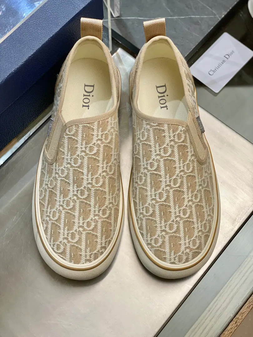 Dior Saltwind Sports shoes ♞. 39~45 Cotton flour multicolour Doves & Roses A pattern embroidery SaltwindThe series is a shoe line for Dior's daily leisure., Luxury locomotives., The master's low profile, old man., No, it's not.B23The high-end shoes are so high., It's better for a low profile.. The whole shoe is based on the classic skateboard canvas., Shoes are round., Long shoe work., No sense of stupidity., It's different from the big old man's shoes., It's a light-flag, daily flat-bed shoe.