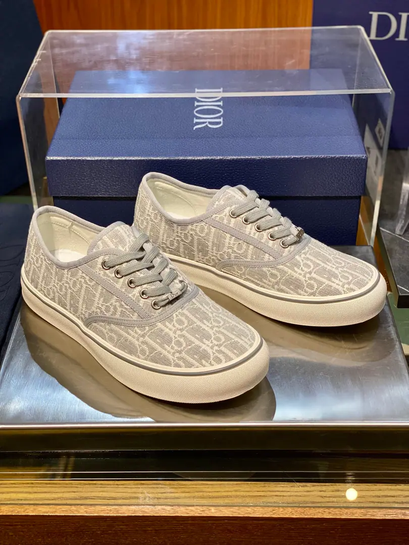 Dior Saltwind Sports shoes ♞. 39~45 Cotton flour multicolour Doves & Roses A pattern embroidery SaltwindThe series is a shoe line for Dior's daily leisure., Luxury locomotives., The master's low profile, old man., No, it's not.B23The high-end shoes are so high., It's better for a low profile.. The whole shoe is based on the classic skateboard canvas., Shoes are round., Long shoe work., No sense of stupidity., It's different from the big old man's shoes., It's a light-flag, daily flat-bed shoe.