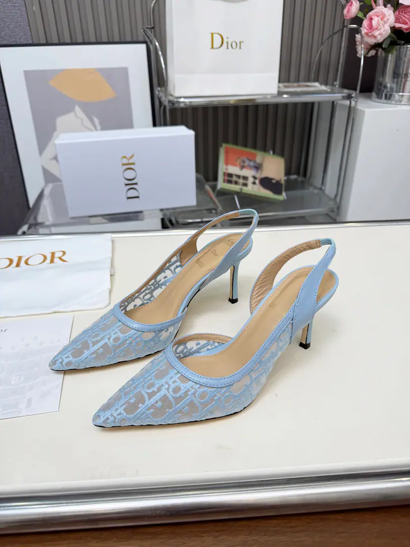 Gum./Python. 🏧𝐃𝐈𝐎𝐑Dio. - A embroidered heels. Embroidery LetterlogoSkins and sandals. The cabinet has a new picture of the flower embroidery.. Original purchase. Specialized materials. The original one-to-one.！ Original Speculated Environmental Pyrome Shoes In top-of-the-sheep skin.+Pure copper hardware button. Size: 34-43 [40.41.42Custom]
