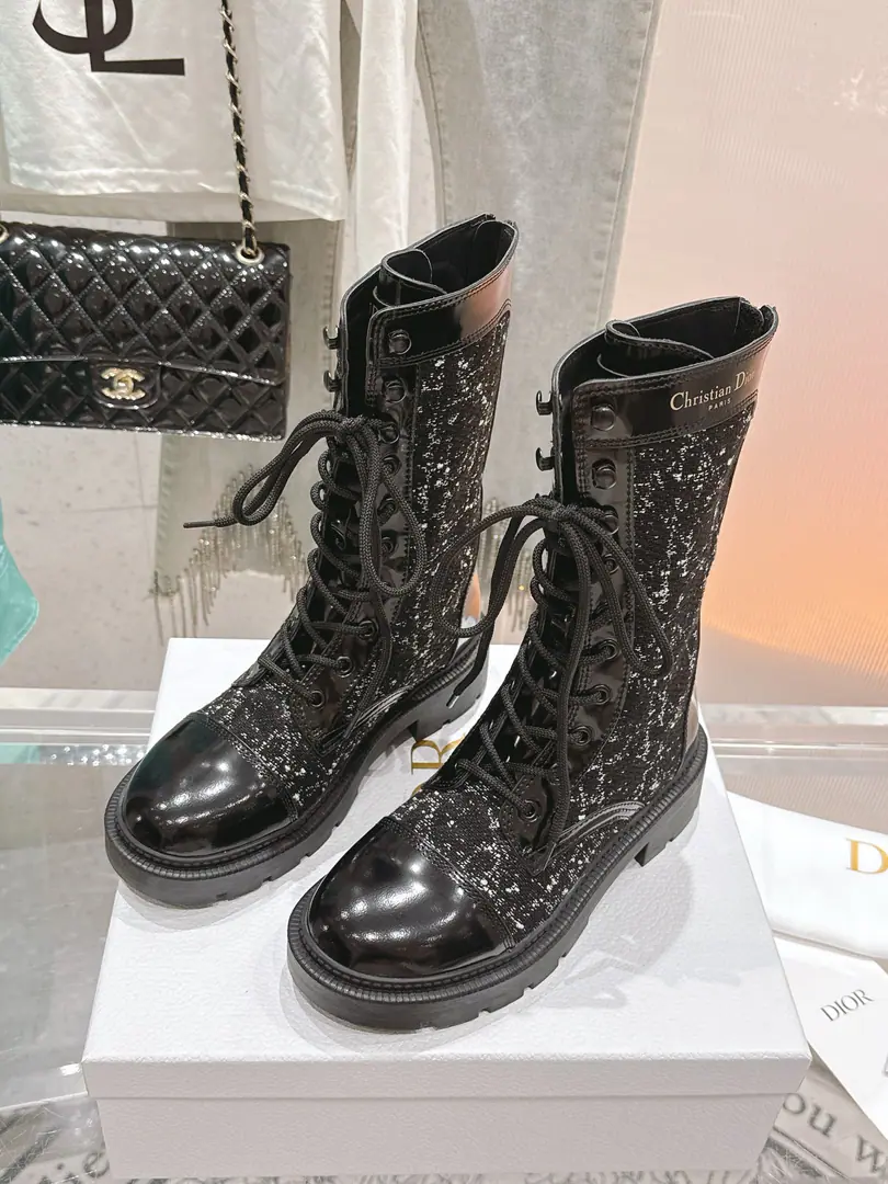 Piri./Mauri. 🏧𝐃𝐈𝐎𝐑Top-class classic boot., Autumn Winter Update SeriesD-MajorMartin's boot.💃Original1:1Shape, Perfect.！ Imported originals of cow leather fabrics The only one on the side of the bull's skin.. High-density embroidery process. OriginalTPUThree sets of large base. Size35-41 [40/41Custom] Inside is optional.:(Please make a note on the next order.) ✅A cow's skin., ✅A woolly mat.