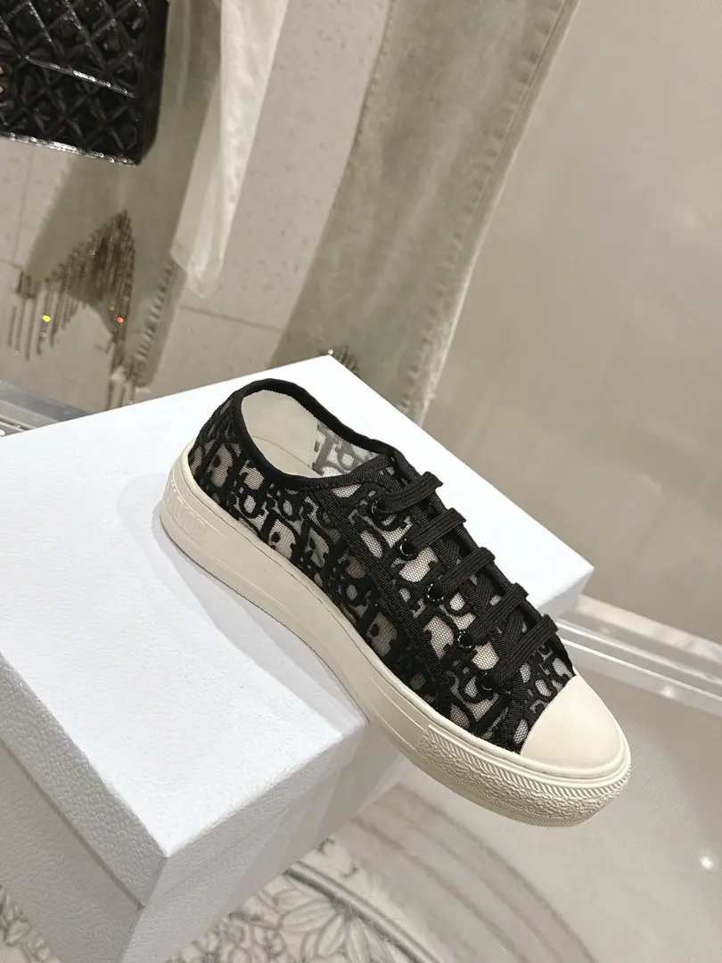 🏧𝐖𝐚𝐥𝐤'𝐧 𝐃𝐢𝐨𝐫 Top-level requisition Classic Book Bottom Series Old flower. Embroidery - Thick-deck canvass. Leisure sports shoes！ Original procurement development Make the goods. This one. Walk'n'DiorThe thick-decked sneakers are a fashionable single., Raise the tone of the series. Oblique A tampon of embroidered shoes., It's a nice mix., Shoe tongue and Christian Dior Paris Signal shoelaces.. It can add fashion to the various recreational models.. ✔Fabulous.: Original Custom ImportsOblique Embrace ✔Uchi.: Imports of soft sheep skins ✔Otsumi!: Original Unique ModelTPUBottom ✔Size: 35-41（40.41Make a reservation.）