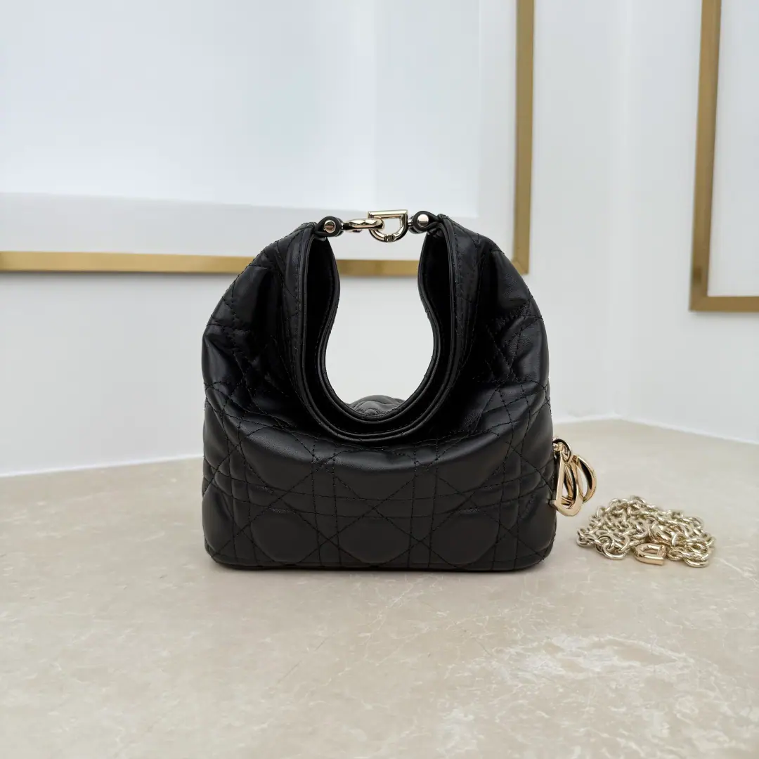 【Paragraph: 2838~Mini-martial.~Lamb skin. ‧ Black】 Dior Toujours hobo Handbag., A dynamic interpretation. Dior Transfer Dimensions: 17.5 * 19 * 7